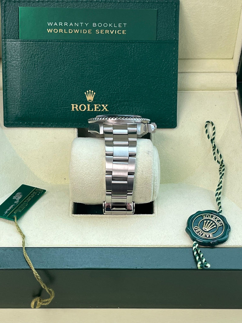 Rolex Sea-Dweller 4000 40mm Black Dial Stainless Steel Oyster Men's Watch 16600