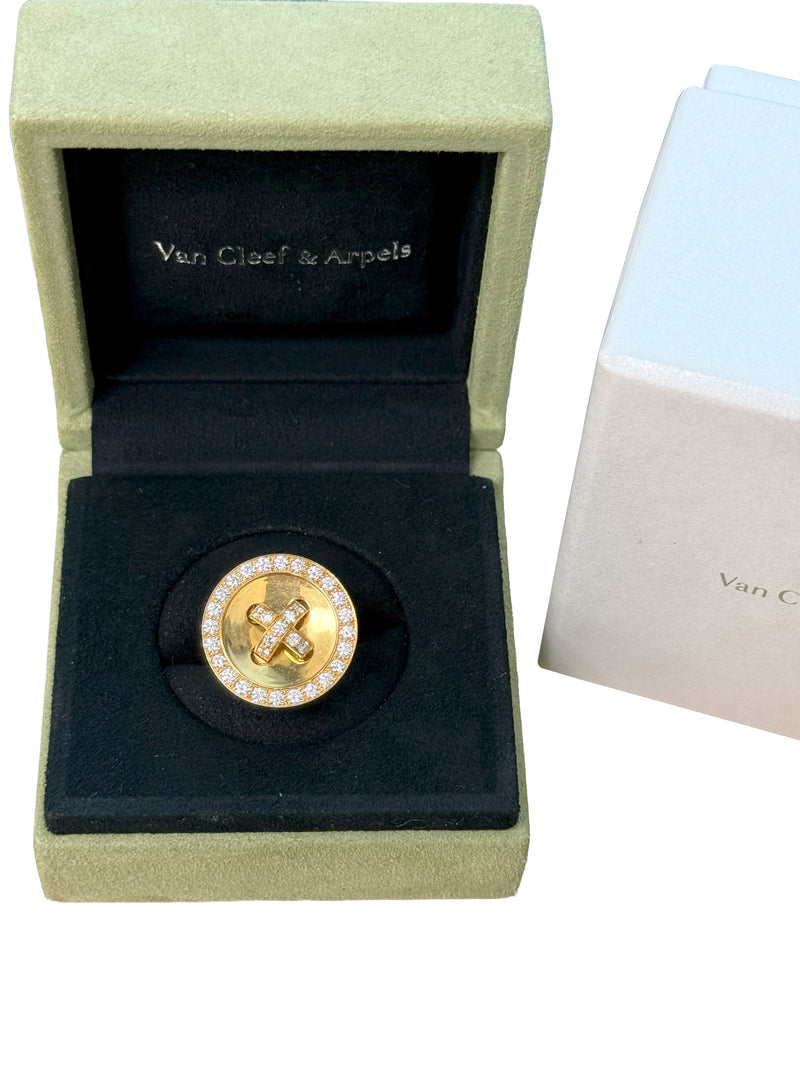 Van Cleef & Arpels Boutonnière Button Ring in Yellow Gold and Diamonds