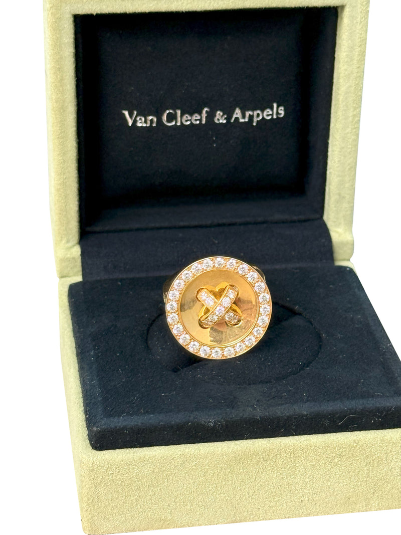 Van Cleef & Arpels Boutonnière Button Ring in Yellow Gold and Diamonds