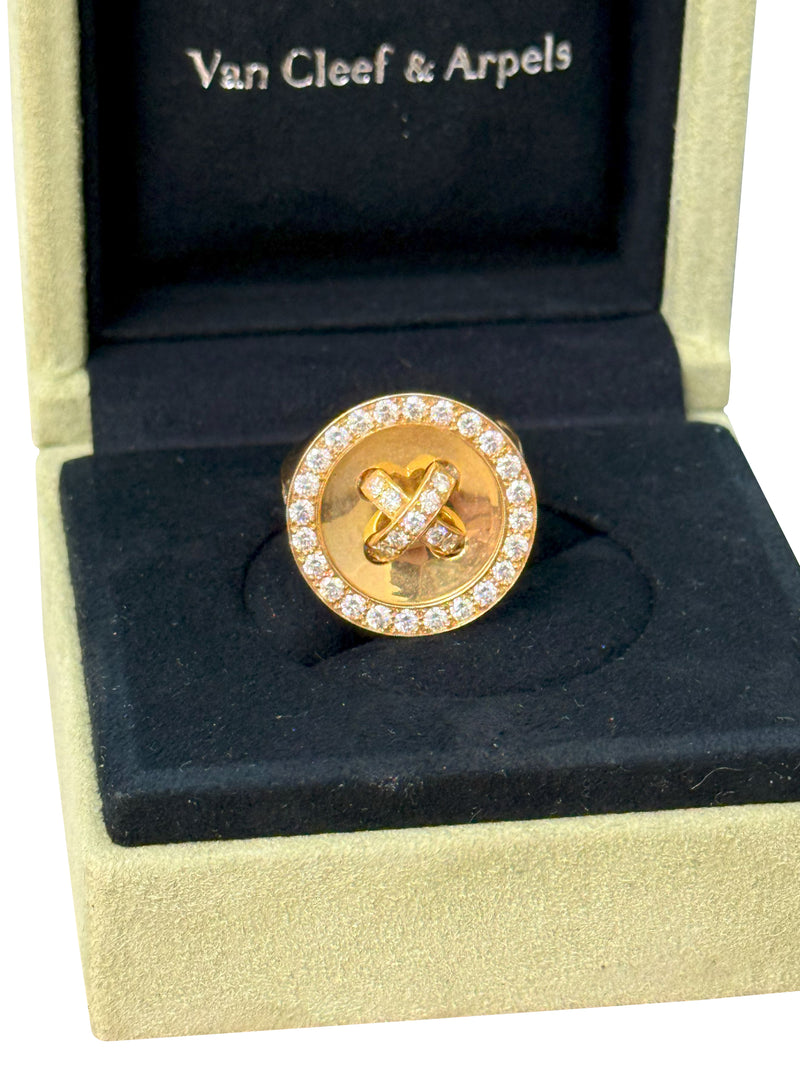 Van Cleef & Arpels Boutonnière Button Ring in Yellow Gold and Diamonds