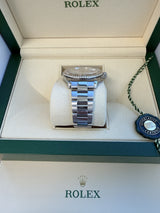 Rolex Yacht-Master 40mm Steel Platinum Dial Bezel Oyster Men's Watch 16622