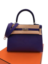 Hermès Kelly Sellier 25 purple Epsom leather handbag with palladium hardware, shoulder strap and padlock.
