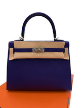 Hermès Kelly Sellier 25 purple Epsom leather handbag with palladium hardware, shoulder strap and padlock.