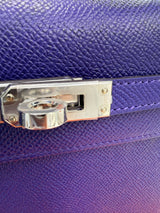 Hermès Kelly Sellier 25 purple Epsom leather texture and palladium-tone turn-lock clasp close-up.